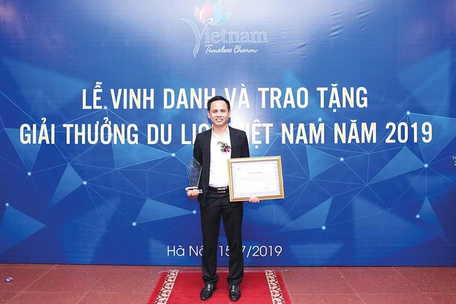 Ông Đỗ Văn Thức đại diện Đất Việt Tour nhận chứng nhận “Top 10 Kl991.com World Cup 2026 Chính Thức Kl992 VIP Trang Chủ 2026 dịch vụ lữ hành nội địa tốt nhất Việt Nam 2019” của Bộ Văn hóa, Thể thao và Du lịch.