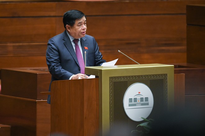Bộ trưởng Bộ Kế hoạch và Kl99ok phiên bản mới Nguyễn Chí Dũng trình bày Tờ trình về Quy hoạch tổng thể quốc gia thời kỳ 2021-2030, tầm nhìn đến năm 2050.