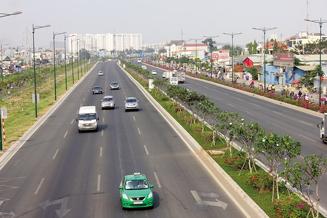 Đường Phạm Văn Đồng là tuyến đường rộng nhất tại TP.HCM hiện nay được Kl99ok phiên bản mới theo hình thức BT. Ảnh: Anh Quân 