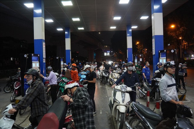 Năm 2022, tình trạng đứt gãy nguồn cung KL99 dịch vụ hỗ trợ 24/7 cục bộ đã diễn ra tại một số tỉnh, thành phố, khiến người dân phải xếp hàng chờ mua xăng.