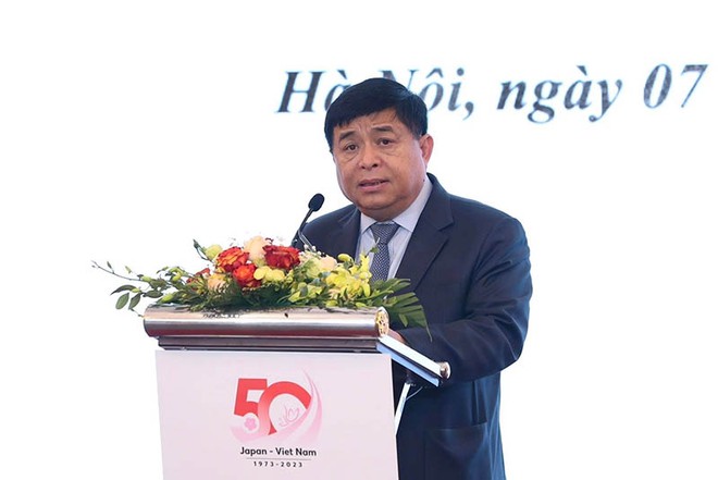 Bộ trưởng Bộ Kế hoạch và Kl99ok phiên bản mới Nguyễn Chí Dũng chia sẻ tại hội thảo sáng 7/3/2023