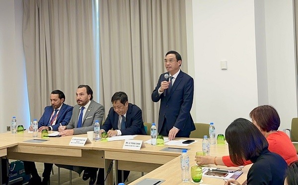 Chủ tịch thành phố Đà Nẵng, ông Lê Trung Chinh giới thiệu những thế mạnh của Thành phố tại Toạ đàm Kl99ok phiên bản mới Đà Nẵng tại Dubai.