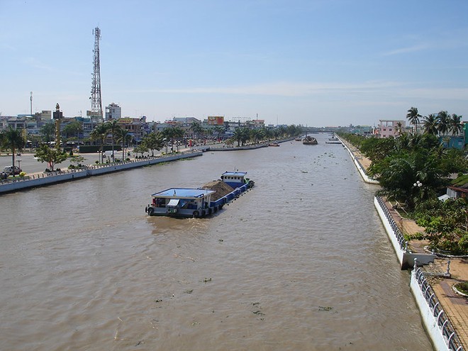 Vận chuyển cát trên Kênh Xáng Xà No, tỉnh Hậu Giang