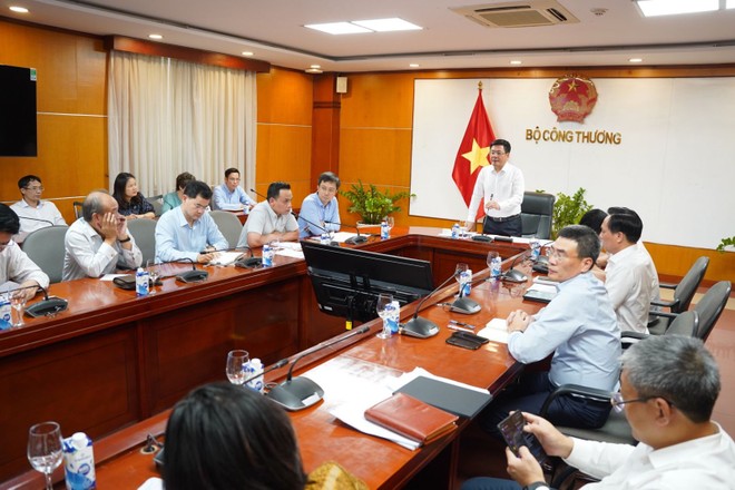 Bộ trưởng Công thương chỉ đạo DN KL99 dịch vụ hỗ trợ 24/7 đầu mối chủ động đảm bảo đủ nguồn hàng trong mọi tình huống.