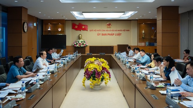 Phiên họp của Thường trực Ủy ban Kl992 Tham Gia Ngay thẩm tra sơ bộ về dự thảo Nghị quyết. (Ảnh: Quochoi.vn).