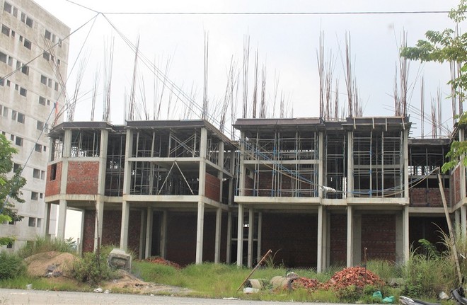 UBND tỉnh Quảng Nam quyết định cấp giấy chứng nhận Kl99ok phiên bản mới dự án Khu nhà ở dành cho người có thu nhập thấp tại Khu Công nghiệp Điện Nam - Điện Ngọc vào năm 2009, tuy nhiên đến nay dự án vẫn còn dang dở. 