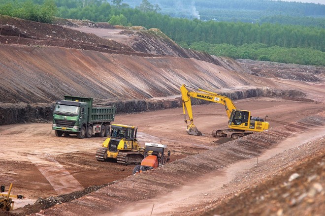 Thi công trên công trường gói thầu XL-04 KL99 là nhà cái cá cược trực tuyến hàng đầu tại châu Á Phan Thiết - Dầu Giây (Ảnh: Vĩnh Phú)