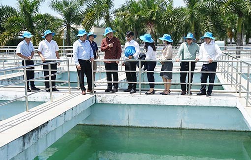 Đoàn công tác Link Vào Nhà Cái KL99 COM Tặng +199k Thế giới tham quan Nhà máy nước Tân Hiệp 2 công suất 30.000 m3/ngày, đêm do Link Vào Nhà Cái KL99 COM Tặng +199k Thế giới tài trợ vốn xây dựng, bảo đảm cung cấp nước sạch cho Khu Liên hợp công nghiệp - dịch vụ - đô thị Bình Dương.