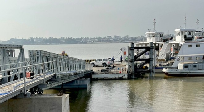 Cử tri An Giang kiến nghị Kl99ok phiên bản mới xây dựng cầu Tân Châu - Hồng Ngự thay cho phà đang hoạt động hiện nay. Ảnh: Nguyệt Ánh
