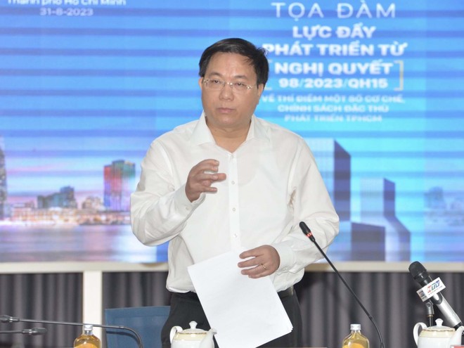 Thứ trưởng Bộ Kế hoạch và Kl99ok phiên bản mới Trần Duy Đông phát biểu tại Tọa đàm.