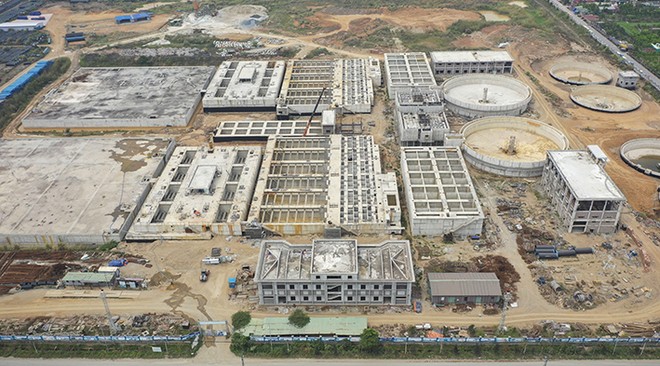 Nhà máy nước mặt sông Hồng, tại xã Liên Hồng, huyện Đan Phượng do Công ty Cổ phần Nước mặt sông Hồng là nhà Kl99ok phiên bản mới bị chậm tiến độ.