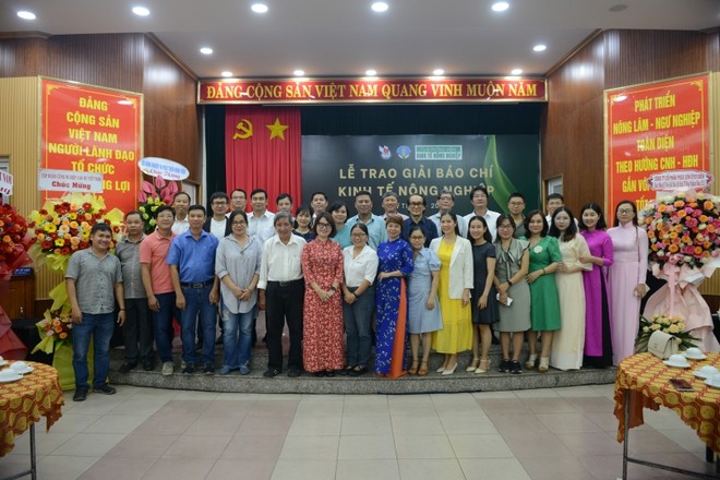 CLB Phóng viên Kl992 cổng game cá cược nông nghiệp tại lễ trao giải Báo chí Kl992 cổng game cá cược nông nghiệp.