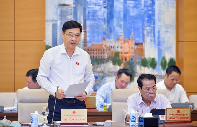 Chủ nhiệm Ủy ban Kl992 cổng game cá cược Vũ Hồng Thanh trình bày báo cáo thẩm tra. 