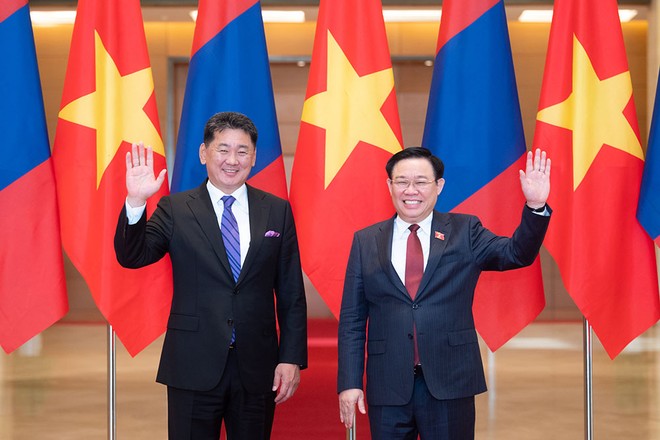 Tổng thống Ukhnaagiin Khurelsukh đề nghị Quốc hội hai nước tăng cường hợp tác, qua đó, tiếp tục củng cố và tăng cường hơn nữa tin cậy Kl991.com tải ứng dụng giữa hai nước. (Ảnh: Quochoi.vn) 