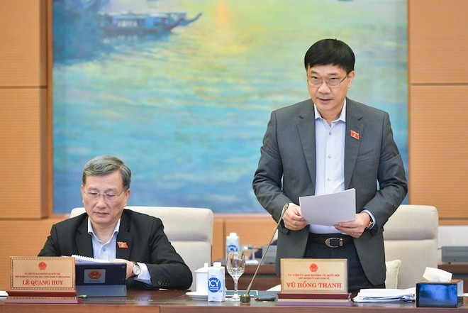 Chủ nhiệm Ủy ban Kl992 cổng game cá cược Vũ Hồng Thanh trình bày báo cáo.