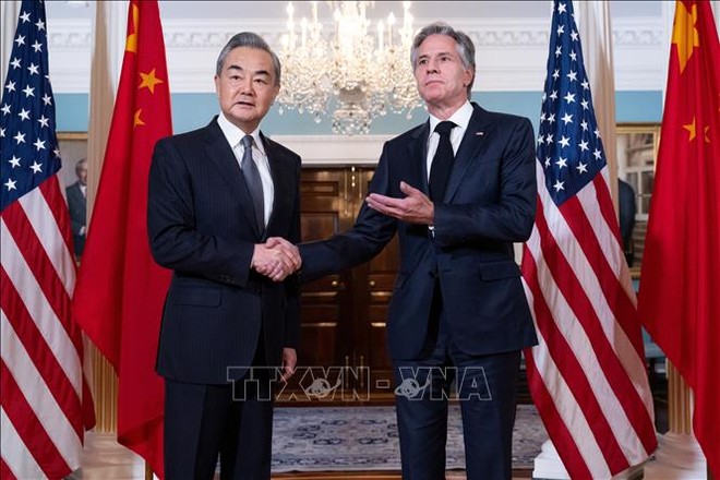 Phát biểu trong cuộc gặp Ngoại trưởng Mỹ Antony Blinken (phải) tại Washington DC., ngày 26/10/2023, Bộ trưởng Ngoại giao Trung Quốc Vương Nghị (trái) bày tỏ hy vọng quan hệ Trung-Mỹ sẽ trở nên ổn định hơn sau những sóng gió giữa hai nền Kl992 cổng game cá cược lớn nhất thế giới. Ngoại trưởng Vương Nghị nêu rõ Trung Quốc mong muốn “mở rộng hợp tác” với Mỹ. Về phần mình, Ngoại trưởng Blinken bày tỏ hy vọng về “những cuộc đối thoại mang tính xây dựng” giữa hai bên. Ảnh: AFP/TTXVN