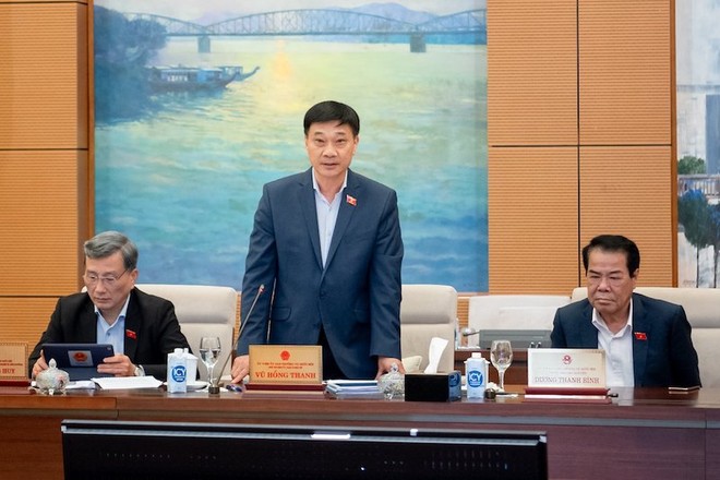 Chủ nhiệm Ủy ban Kl992 cổng game cá cược Vũ Hồng Thanh phát biểu tại phiên thảo luận.