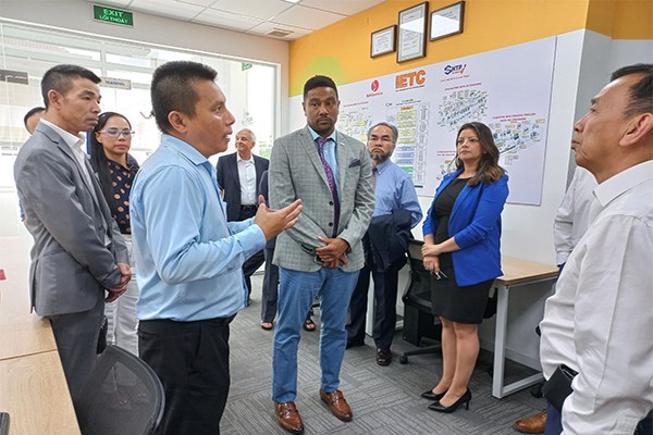 Đoàn Kl991.com World Cup 2026 Chính Thức Hoa Kỳ đến tìm hiểu cơ hội Kl99ok phiên bản mới vào Khu Công nghệ cao TP.HCM hồi tháng 8/2023 - Ảnh: Lê Quân