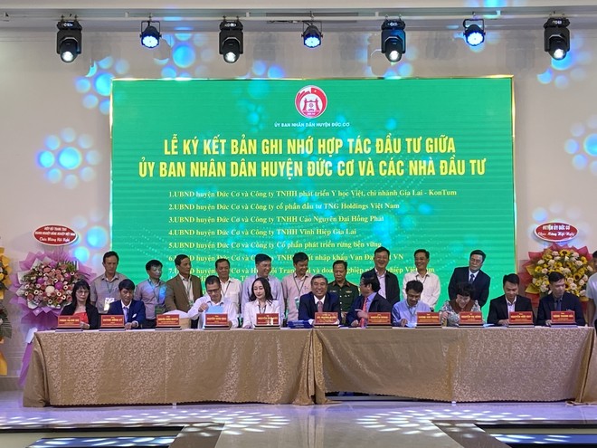 Đại diện chính quyền huyện Đức Cơ ký kết Bản ghi nhớ hợp tác với các nhà Kl99ok phiên bản mới