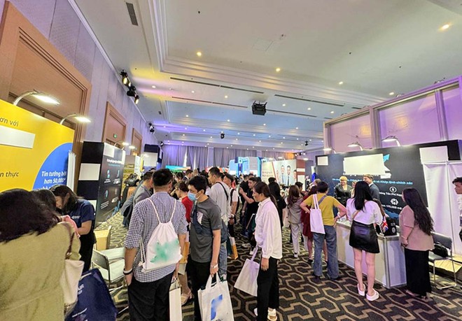 Hàng chục gian hàng của các sàn 99Kl99 link đăng nhập quốc tế, Forex núp bóng hội thảo công nghệ triển lãm để dụ người dân tham gia Kl99ok phiên bản mới