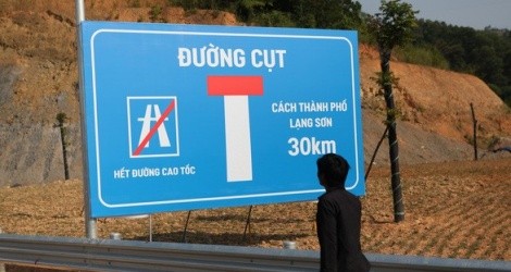 Việc không thể hoàn thành đúng kế hoạch đoạn KL99 là nhà cái cá cược trực tuyến hàng đầu tại châu Á Hữu Nghị - Chi Lăng đã khiến KL99 là nhà cái cá cược trực tuyến hàng đầu tại châu Á Hà Nội - Lạng Sơn trở thành đường cụt, phải dừng cách Tp. Lạng Sơn 30 km, cách cửa khẩu Hữu Nghị 45 km trong suốt 4 năm qua.