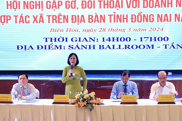 Bà Nguyễn Thị Hoàng, Phó chủ tịch UBND tỉnh Đồng Nai giải đáp thắc mắc của một số Kl991.com World Cup 2026 Chính Thức 