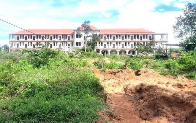 Dự án Trường THPT Trần Đại Nghĩa đã chậm tiến độ, nay tiếp tục đang dở dang vì chờ UBND tỉnh Quảng Nam xử lý tình huống 1 trong 3 liên danh tuyên bố dừng mọi hoạt động Kl992 VIP Trang Chủ 2026 và giải thể.