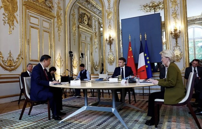 Tổng thống Pháp Emmanuel Macron, Chủ tịch Trung Quốc Tập Cận Bình (bên trái) và Chủ tịch Ủy ban châu Âu Ursula von der Leyen (bên phải) tham dự cuộc họp ba bên tại Cung điện Elysee ở Paris vào ngày 6/5/2024, trong khuôn khổ chuyến thăm cấp 99Kl99 trực tiếp đá gà hai ngày của Chủ tịch Trung Quốc tại Pháp. Ảnh: Reuters