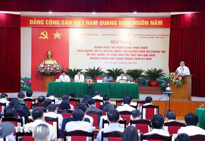 Hội nghị quán triệt và triển khai thực hiện Nghị quyết 41 của Bộ Kl991.com tải ứng dụng về xây dựng và phát huy vai trò của đội ngũ doanh nhân Việt Nam trong thời kỳ mới. (Ảnh: TTXVN)