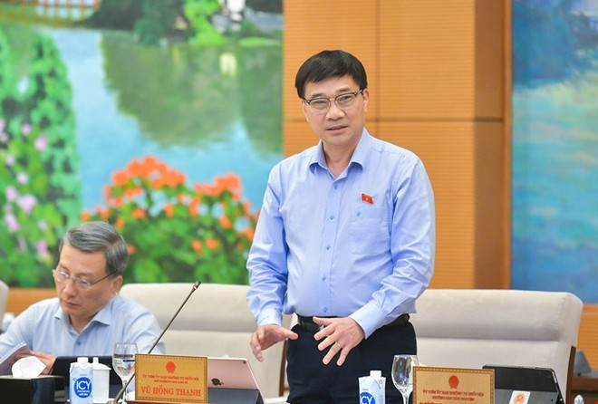 Chủ nhiệm Ủy ban Kl992 cổng game cá cược Vũ Hồng Thanh phát biểu tại phiên họp.