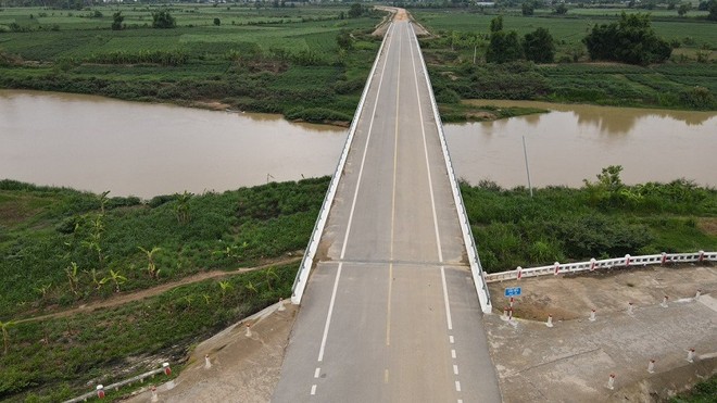 Dự án cầu số 3 bắc qua sông Đăk Blà (TP.Kon Tum) có tổng mức Kl99ok phiên bản mới 121 tỷ đồng nhưng chưa có đường dẫn.