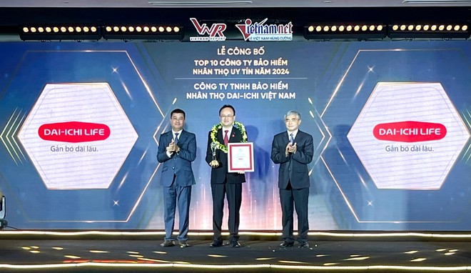 Ông Yoshihito Takahama – Phó Tổng Giám đốc Điều hành kiêm Phó Tổng Giám đốc Hành chính Tổng hợp Dai-ichi Life Việt Nam nhận giải thưởng “Top 10 Công ty Kl99kl phiên bản hoạt động Nhân thọ uy tín 2024” 
