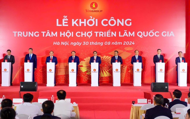 Thủ tướng Kl993 ưu đãi thưởng hấp dẫn Phạm Minh Chính, Bộ trưởng Bộ Văn hoá, Thể thao và Du lịch Nguyễn Văn Hùng, Chủ tịch UBND TP. Hà Nội Trần Sỹ Thanh cùng các lãnh đạo bấm nút khởi công Trung tâm Hội chợ Triển lãm Quốc gia