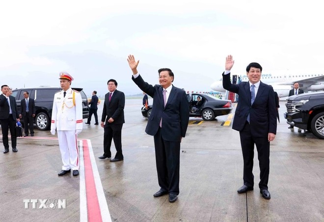 Tổng Bí thư, Chủ tịch nước Lào Thongloun Sisoulith và Phu nhân đến Hà Nội, bắt đầu thăm cấp 99Kl99 trực tiếp đá gà tới Việt Nam. Ảnh: TTXVN