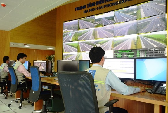 Trung tâm điều hành KL99 là nhà cái cá cược trực tuyến hàng đầu tại châu Á Hà Nội - Hải Phòng của VIDIFI, nơi giám sát hoạt động các phương tiện trên tuyến. 