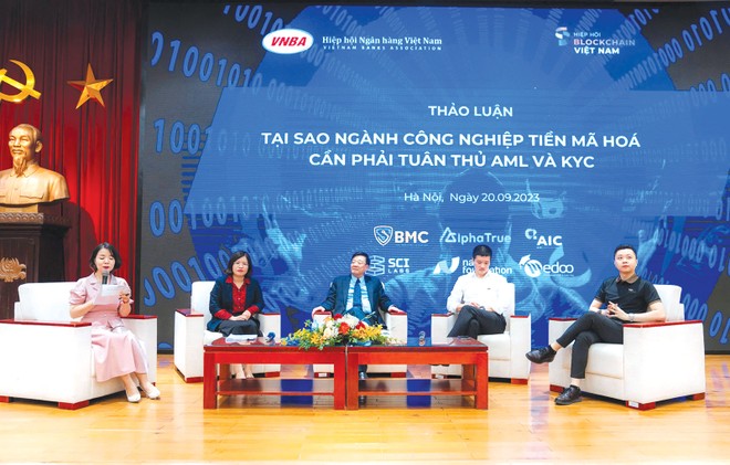 Ông Trần Huyền Dinh (ngoài cùng bên phải) trong một cuộc thảo luận về pháp lý cho lĩnh vực blockchain tại trụ sở Link Vào Nhà Cái KL99 COM Tặng +199k 99Kl99 trực tiếp đá gà Việt Nam