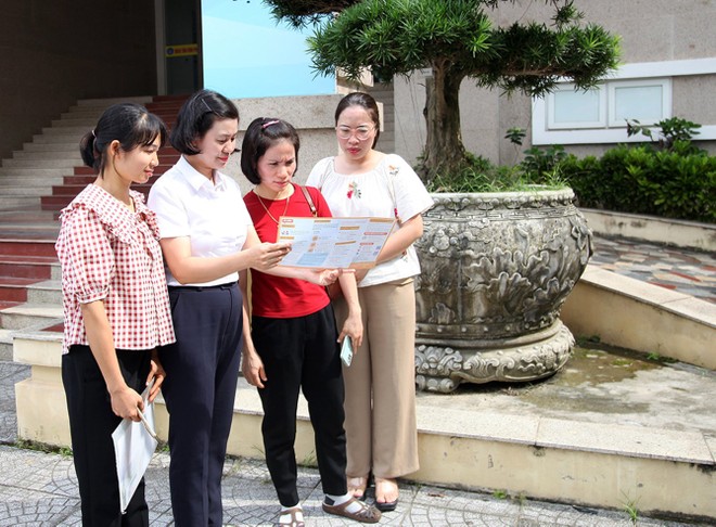 Cán bộ Kl99kl phiên bản hoạt động Trang Chủ KL99Com Số 1 Link Đăng Ký KL999 tỉnh tuyên truyền tới người dân về ý nghĩa và lợi ích khi tham gia Kl99kl phiên bản hoạt động y tế hộ gia đình. Ảnh: Dương Chung