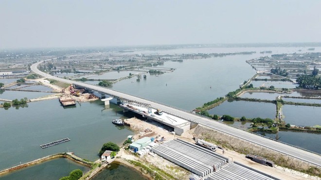 Dự án thành phần 1 thuộc Dự án Hoàn thiện đường ven biển 129 có tổng vốn Kl99ok phiên bản mới 1.076 tỷ đồng.
