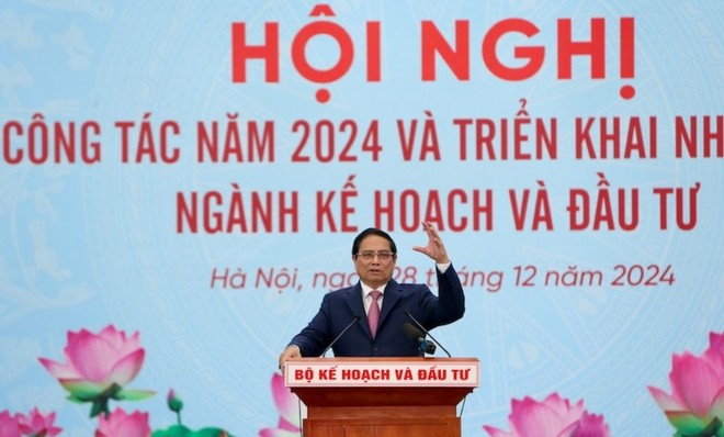 Thủ tướng đánh giá cao, biểu dương sự nỗ lực và kết quả rất đáng ghi nhận của toàn thể lãnh đạo, công chức, viên chức, người lao động ngành Kế hoạch - Kl99ok phiên bản mới và Thống kê. Ảnh: Đức Thanh