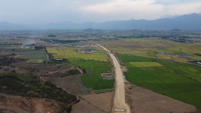 Khánh Hòa đang gặp một số khó khăn khi tách dự án bồi thường, hỗ trợ, tái định cư, giải phóng mặt bằng ra khỏi dự án Kl99ok phiên bản mới vì hiện tại chưa có quy định cụ thể về nội dung hồ sơ Báo cáo nghiên cứu khả thi Dự án Bồi thường, giải phóng mặt bằng. 