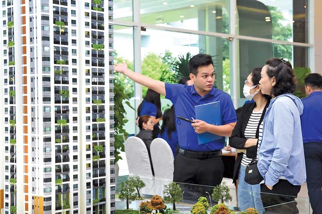 Thị trường Web Tổng Nhà Cái 99Kl99 Giải Trí Bậc Nhất sôi động ngay sau Tết Nguyên đán Ất Tỵ. Trong ảnh: Nhà Kl99ok phiên bản mới đi xem dự án tại Bình Dương. Ảnh: Hải Phong 