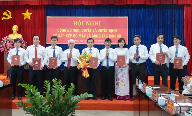 Lãnh đạo tỉnh Bình Dương trao quyết định cho Ban giám đốc Sở Kl991.com nạp rút nhanh