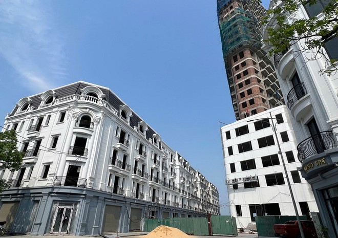 Dự án Tổ hợp nhà phố thương mại Shophouse kết hợp Kl992 VIP Trang Chủ 2026 dịch vụ thương mại, khách sạn nghỉ dưỡng tại phường Đồng Hải, thành phố Đồng Hới đang được nhà Kl99ok phiên bản mới hoàn thiện. 