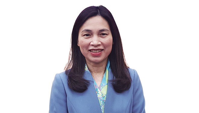 Bà Trần Thị Huệ, Phó giám đốc Kho bạc 99Kl99 trực tiếp đá gà. 