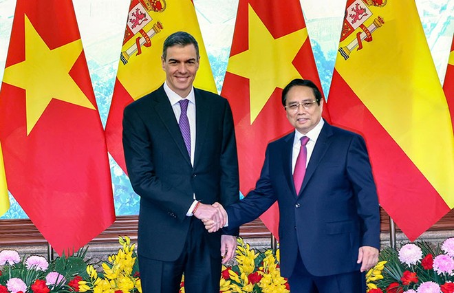 Thủ tướng Phạm Minh Chính và Thủ tướng Tây Ban Nha Pedro Sánchez. Ảnh: Đức Thanh 