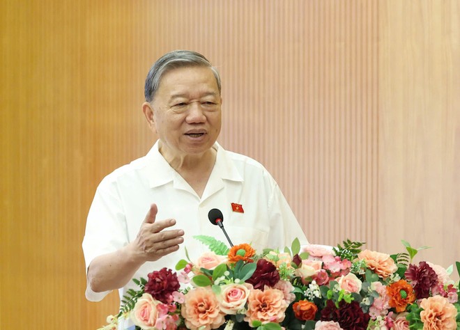  Tổng Bí thư Tô Lâm trao đổi với cử tri - Ảnh TN. 