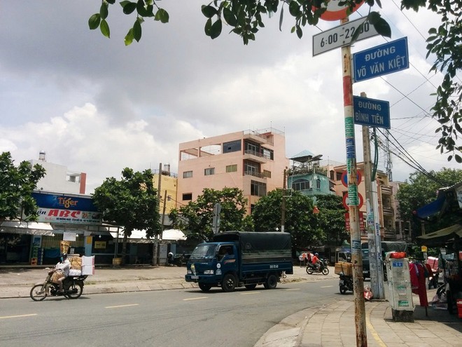 Dự án cầu, đường Bình Tiên sẽ cắt ngang qua đường Võ Văn Kiệt. Ảnh: Lê Toàn