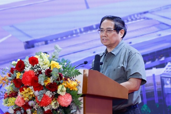 Thủ tướng Phạm Minh Chính nhấn mạnh, việc khởi công, khánh thành 80 công trình, dự án lớn trên cả nước với tổng số vốn gần 450.000 tỷ đồng có ý nghĩa đặc biệt quan trọng trên nhiều khía cạnh. Ảnh: Nhật Bắc