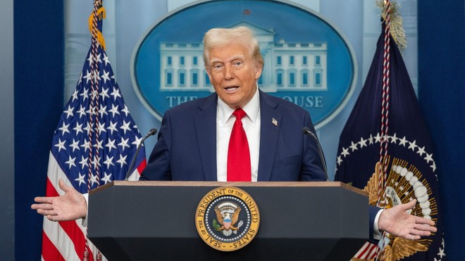 Tổng thống Mỹ Donald Trump phát biểu trong một cuộc họp báo tại Nhà Trắng. Ảnh: THX/TTXVN