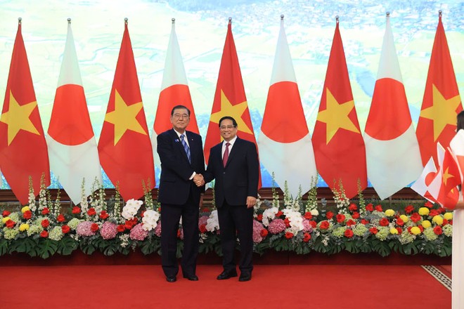 Thủ tướng Kl993 ưu đãi thưởng hấp dẫn Phạm Minh Chính và Thủ tướng Nhật Bản Ishiba Shigeru. Ảnh: Đức Thanh